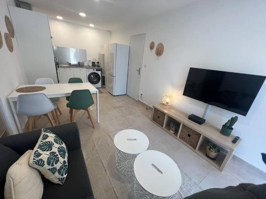 Apartamento La Glycine - Parking Gratuit - Ac Clim - Cour Prive - Villeneuve-lès-Avignon Exterior foto