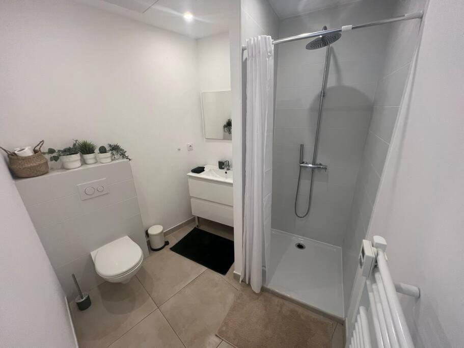 Apartamento La Glycine - Parking Gratuit - Ac Clim - Cour Prive - Villeneuve-lès-Avignon Exterior foto