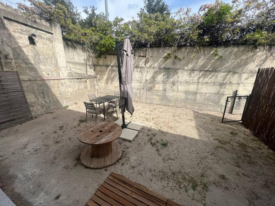 Apartamento La Glycine - Parking Gratuit - Ac Clim - Cour Prive - Villeneuve-lès-Avignon Exterior foto